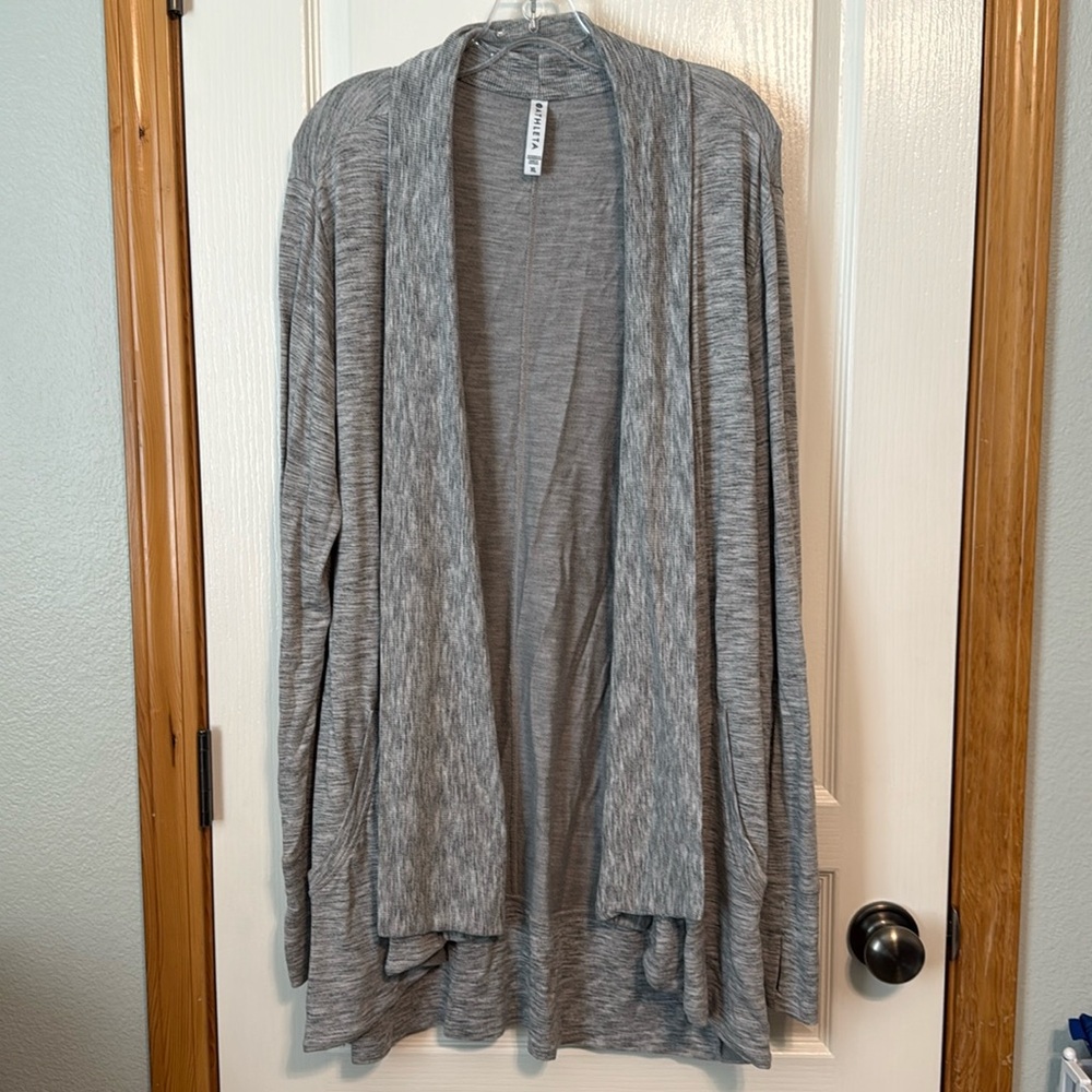 Athleta Pranayama Wrap XL, Gray Long‎ Sleeve wrap cardigan with pockets